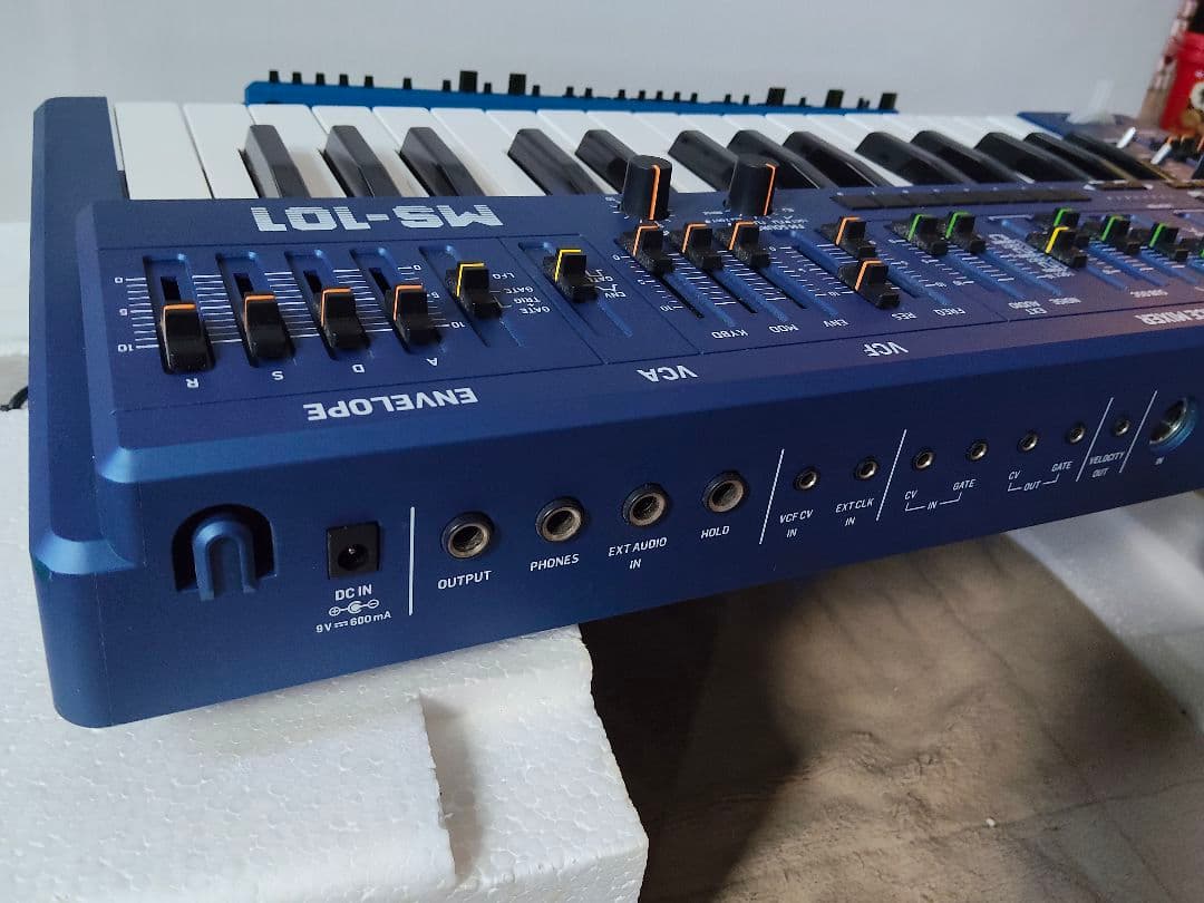 ８*T様 Behringer MS-101 （青）アナログシンセサイザー