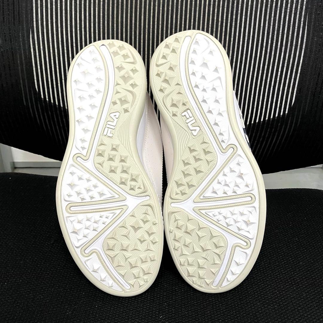 FILA ホワイト ゴルフシューズ　スニーカー ロゴ入り　ディスラプター