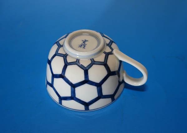 有田焼　村上玄輝　 染付　亀甲文 六角紋　カップ＆ソーサー　碗皿 2203