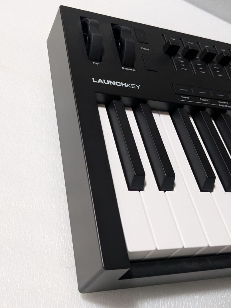 Novation Launchkey 49 MK4 MIDIキーボード ほぼ新品