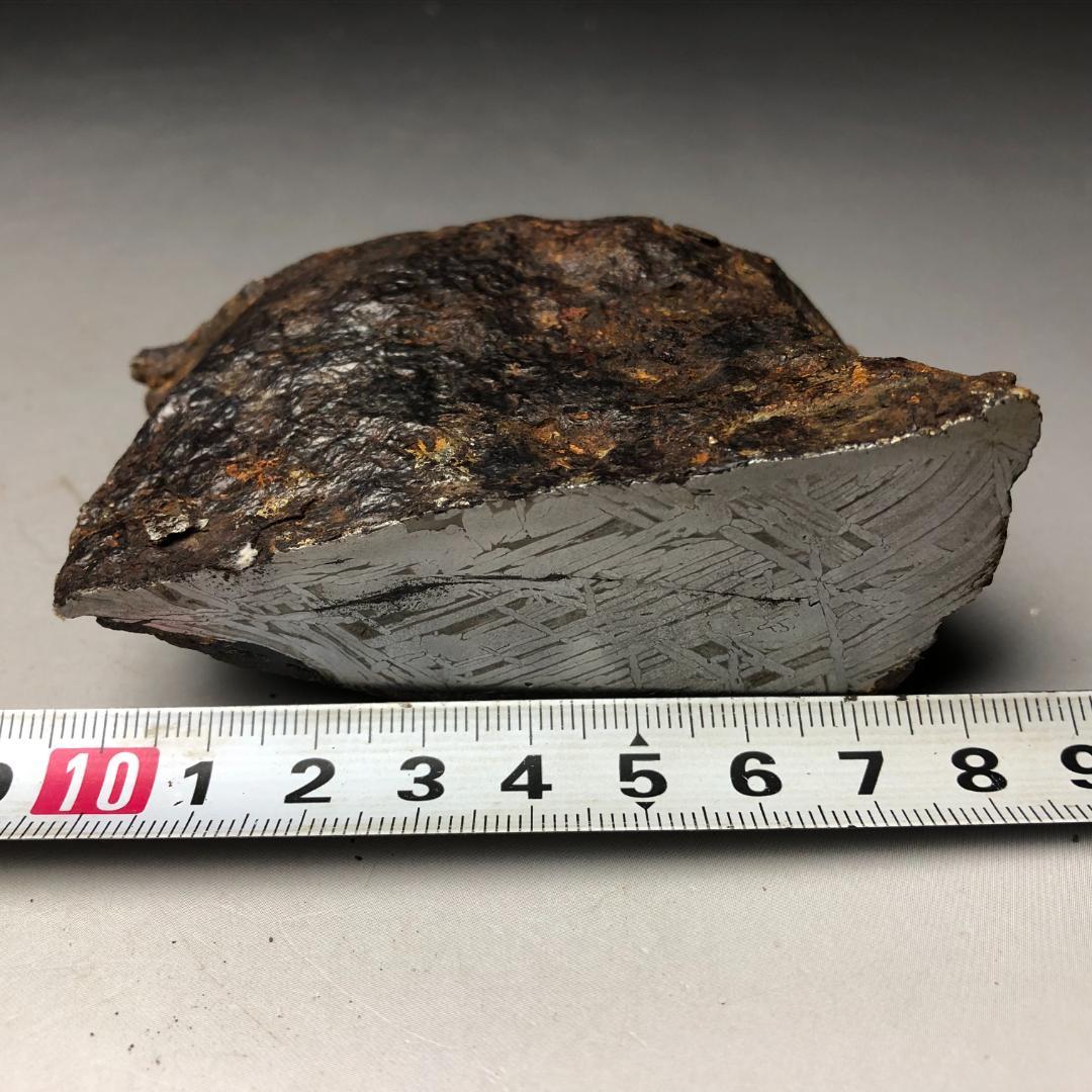 アルタイ隕石　隕石 鉄隕石　エンドカット　ナチュラル　重さ約680ｇ