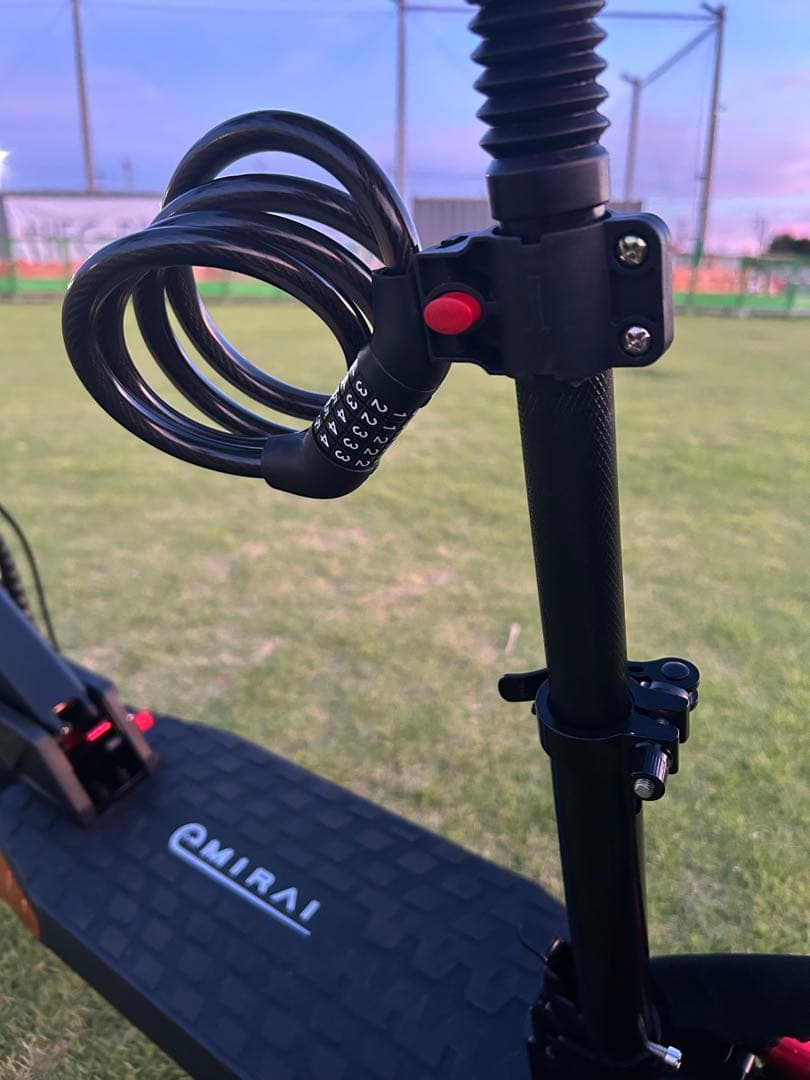 日本製EVスクーター　アバンブラック　サドル付き新品撮影車一台最大5年保証