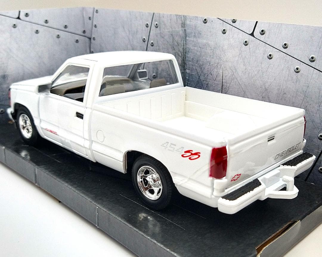 モーターマックス TL 1/24 '92 C-1500 454SS WHITE