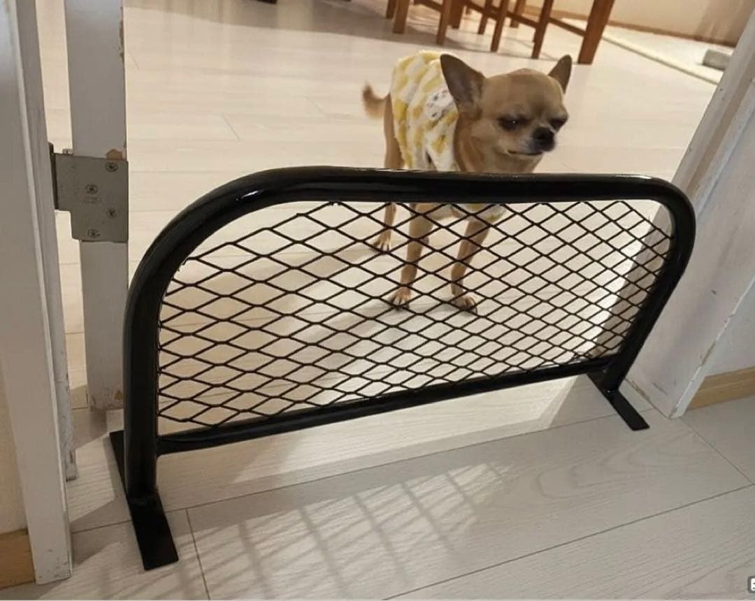 愛犬の脱走防止に！自立式アメリカンフェンス風バリケード800×400