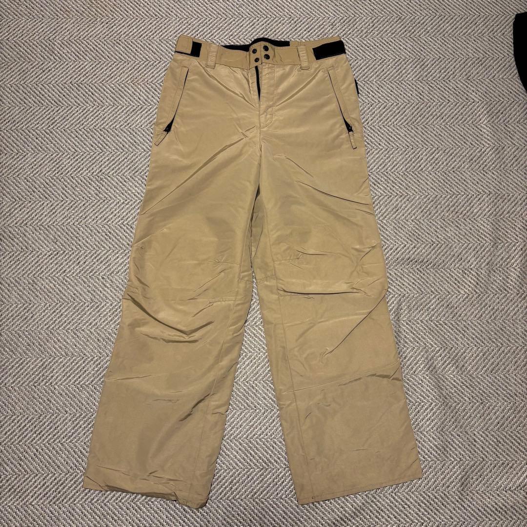 スノーボードウェアセット（黒ジャケット・ベージュパンツ・ゴーグル・グローブ）