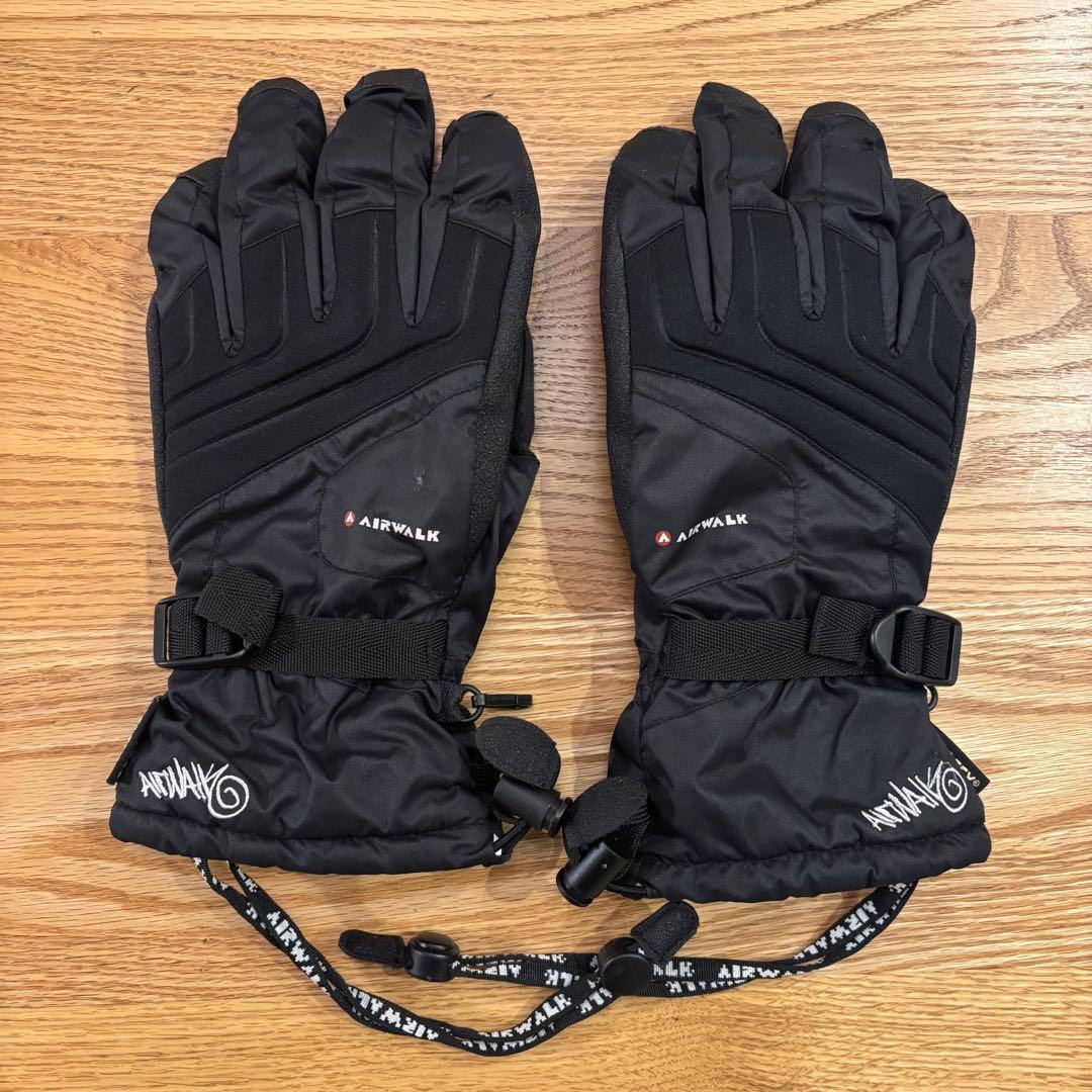 スノーボードウェアセット（黒ジャケット・ベージュパンツ・ゴーグル・グローブ）