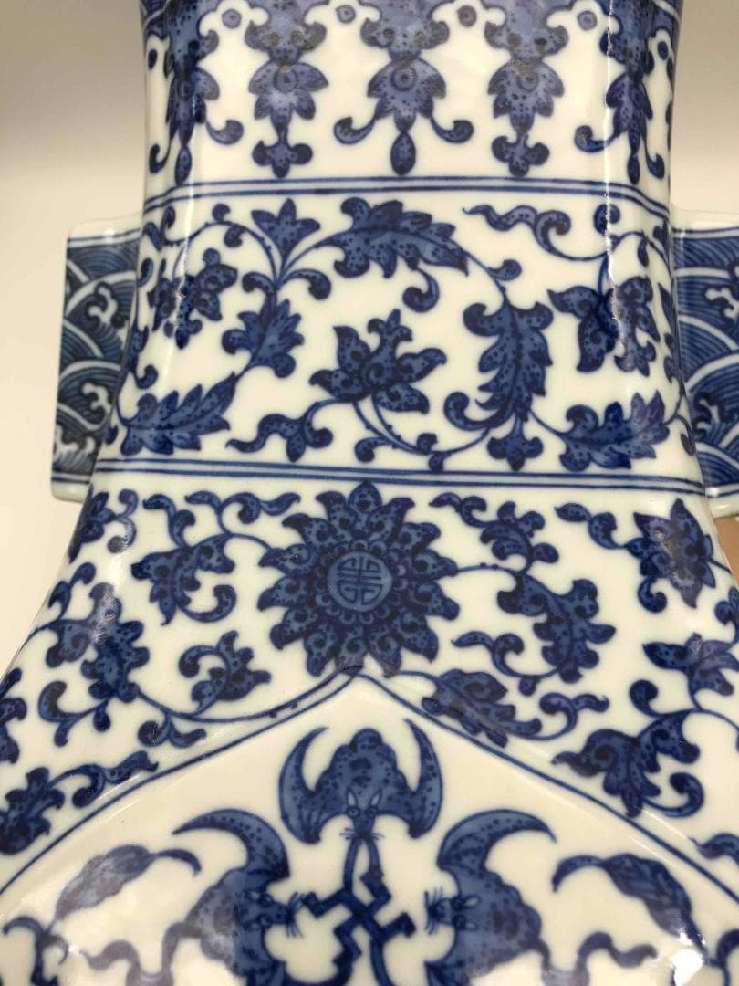 【大清乾隆年製】在銘　染付 青花纏枝蓮壽桃海水紋雙耳大瓶 官窯(C-34)