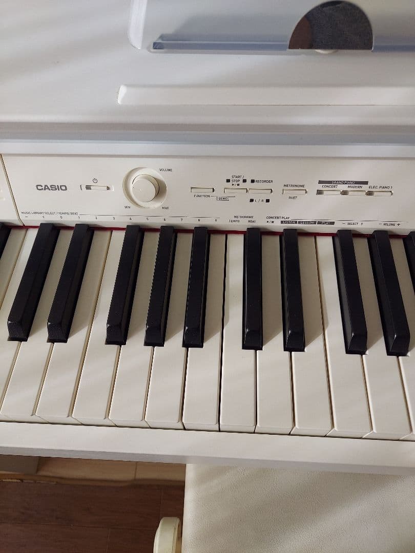 ホワイトデジタルピアノ 88鍵