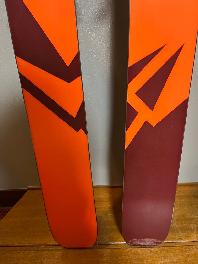 スキー板　SALOMON QST106 181cm