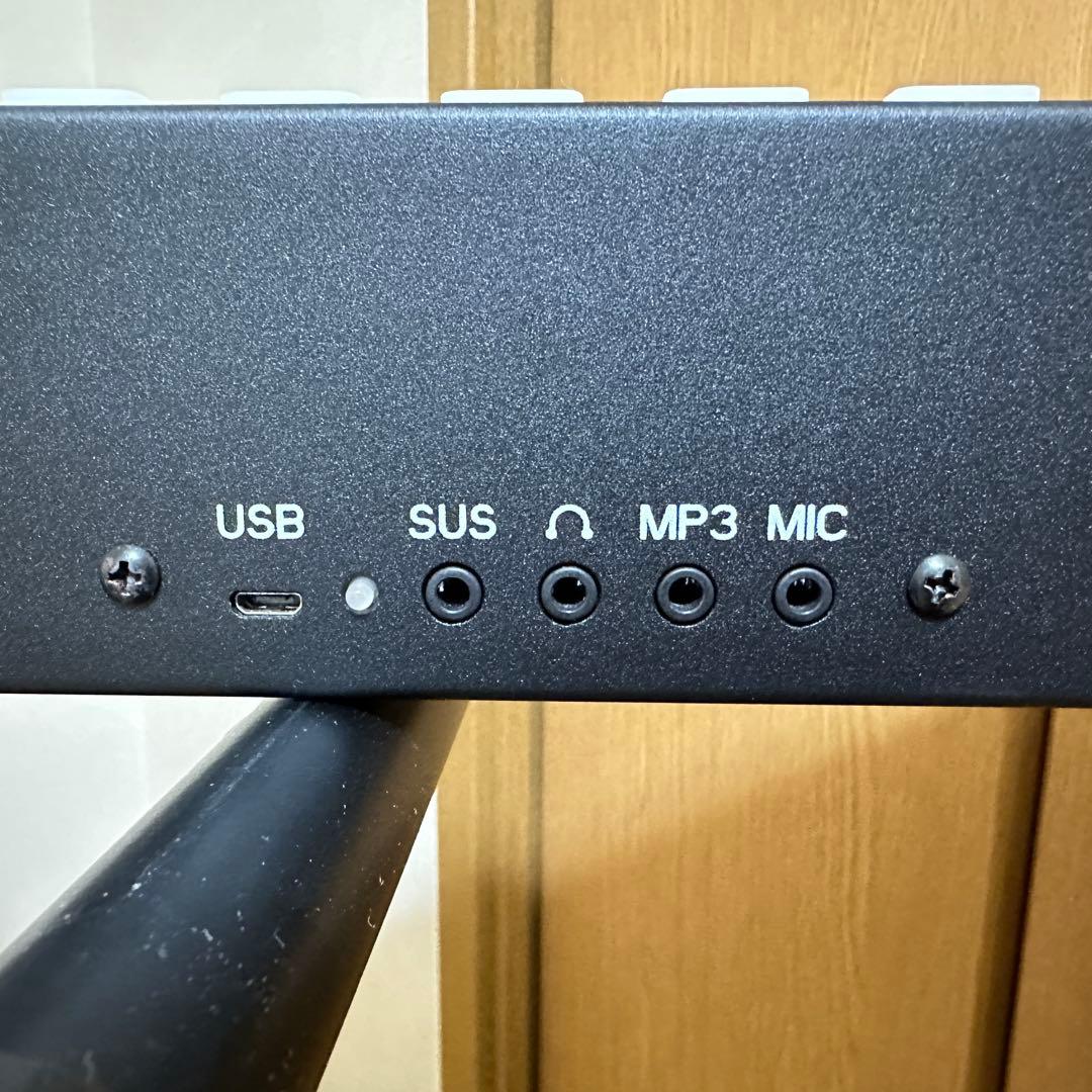 TOMOI 電子ピアノ 88鍵盤　譜面台・サスティンペダル付属　バッテリー内蔵