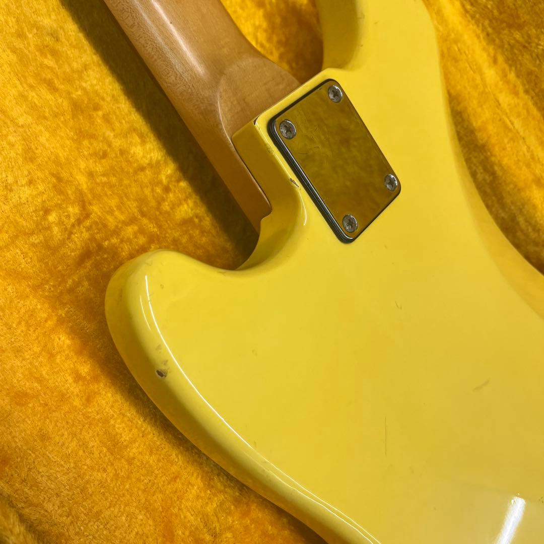 エレキベース　ムスタングタイプ　ハードケース付き！