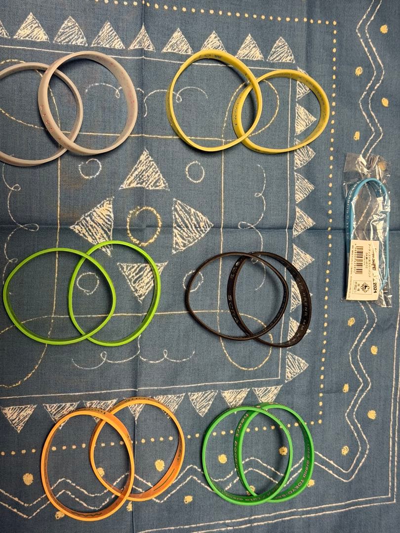 グッズセット（ケース・キーホルダー・バッジ・リストバンド）