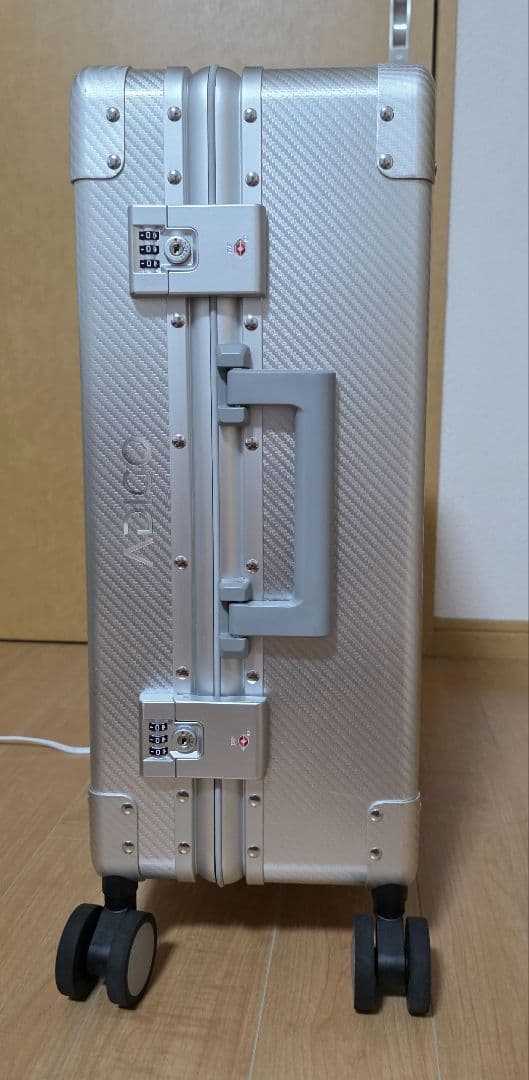 【中古超美品】ADIGO スーツケース アルミ 35L カーボン柄