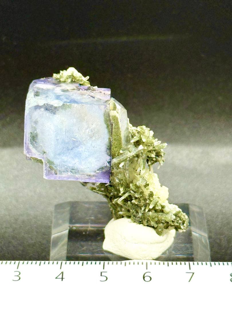 フローライト／クローライトクォーツ　原石　鉱物標本　天然石　蛍石　緑泥石　水晶