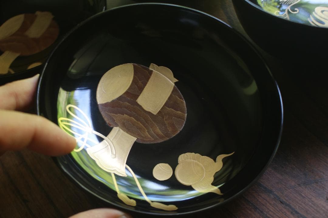デッドストック！端正な黒漆に極上宝尽くし蒔絵のお椀2点（