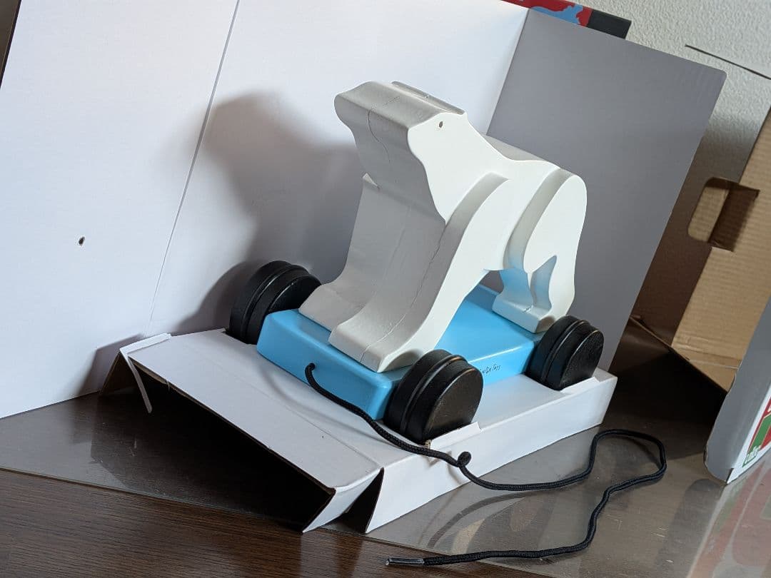 新品オルセー美術館　ポンポン　木製おもちゃ　シロクマ　パリ　お土産　シロクマ