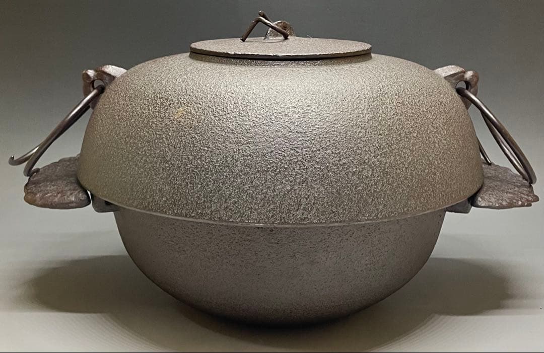 佐藤清光　裏甲釜　羽付釜　替蓋付　釜釻　共箱　共布　作歴書　X075