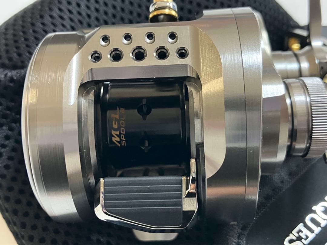 リール SHIMANO 23 CALCUTTA CONQUEST BFS XGR