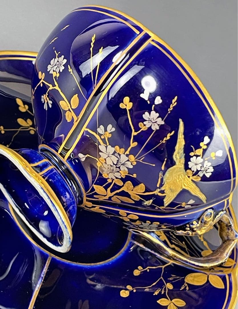 【美品】イギリス窯 コバルトブルー地 金彩・銀彩装飾 ティーカップ＆ソーサー
