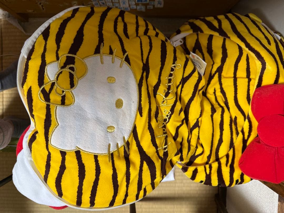 ハローキティ 変身クッション ゼブラ柄 ぬいぐるみ