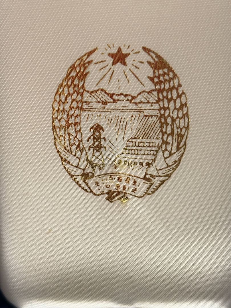 レア？★北朝鮮　勲章　詳細不明　箱入　ハングル