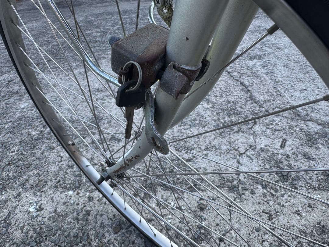 【引き取り限定】ブリヂストン　ロードマン RM-704 タイヤ付き