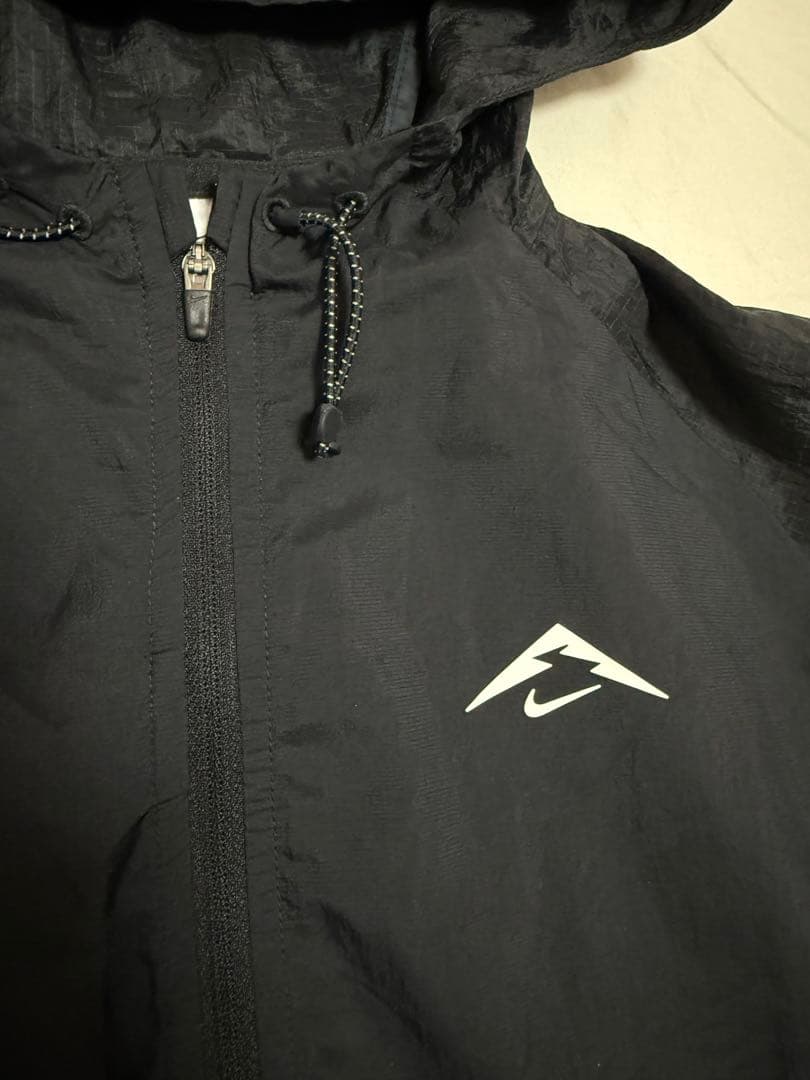 ナイキトレイル　アイリーズ　ナイロンジャケット ランニング　パッカブル