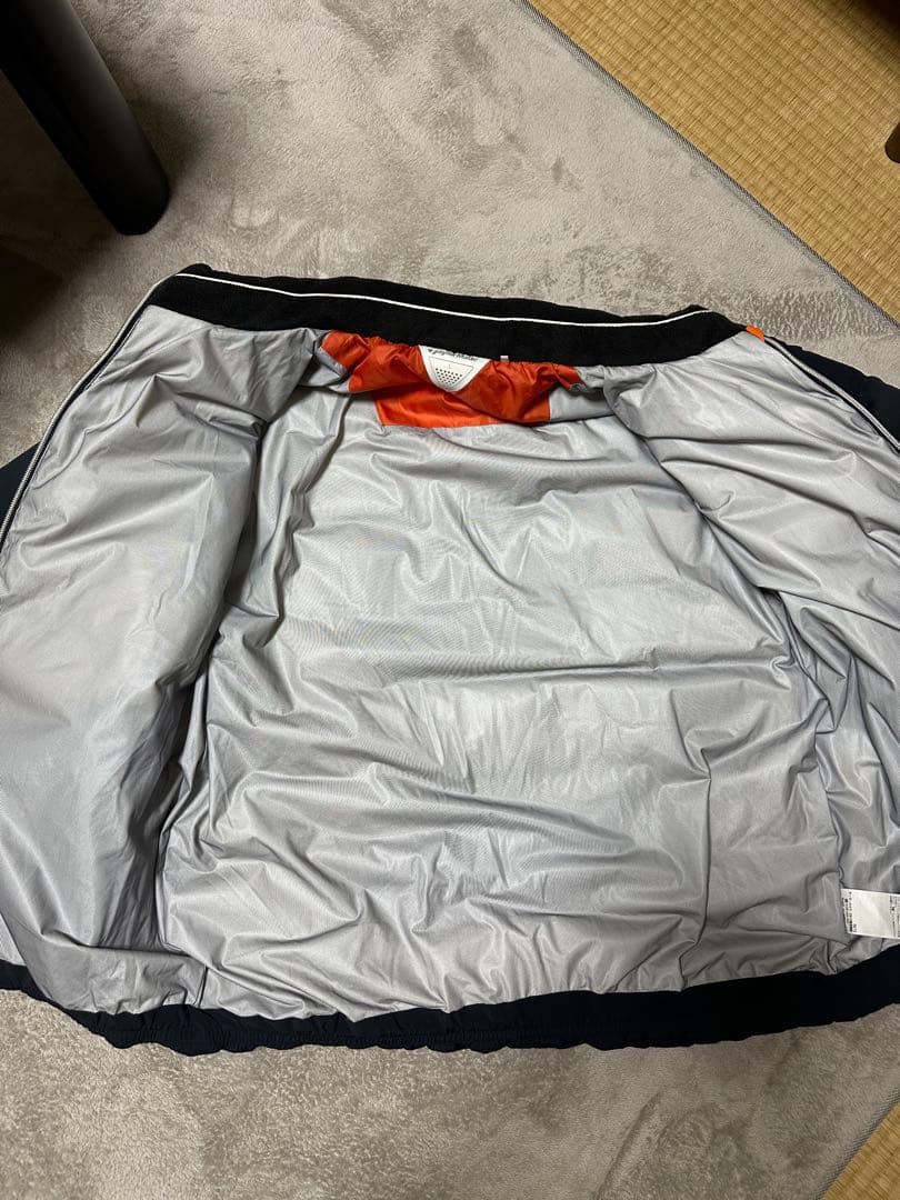 テーラーメイドゴルフ　ダウンジャケット