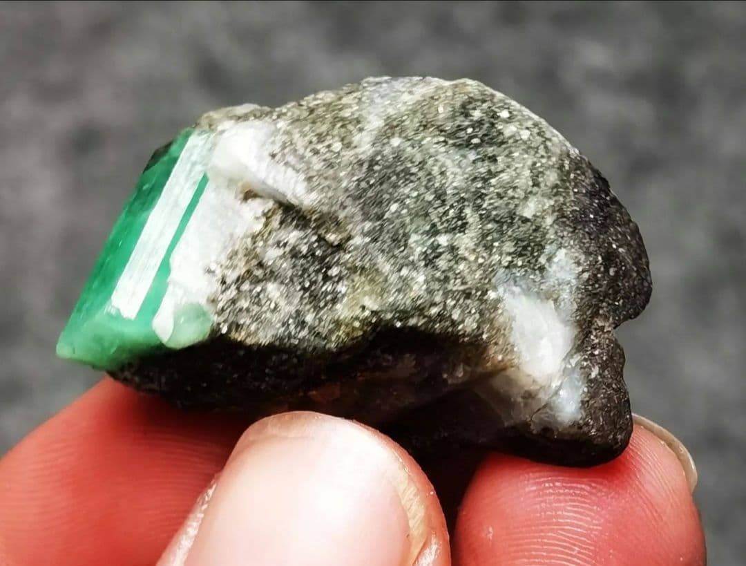 エメラルド ミネラル 鉱石 鉱物 原石 母岩付き