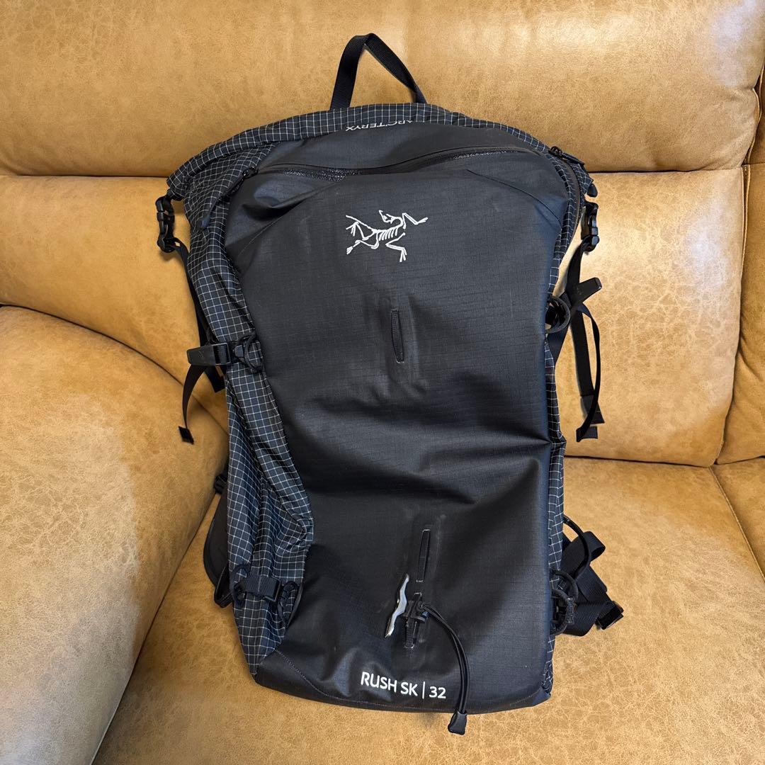 極上レベル！Arc'teryx RUSH SK 32 ブラックバッグ