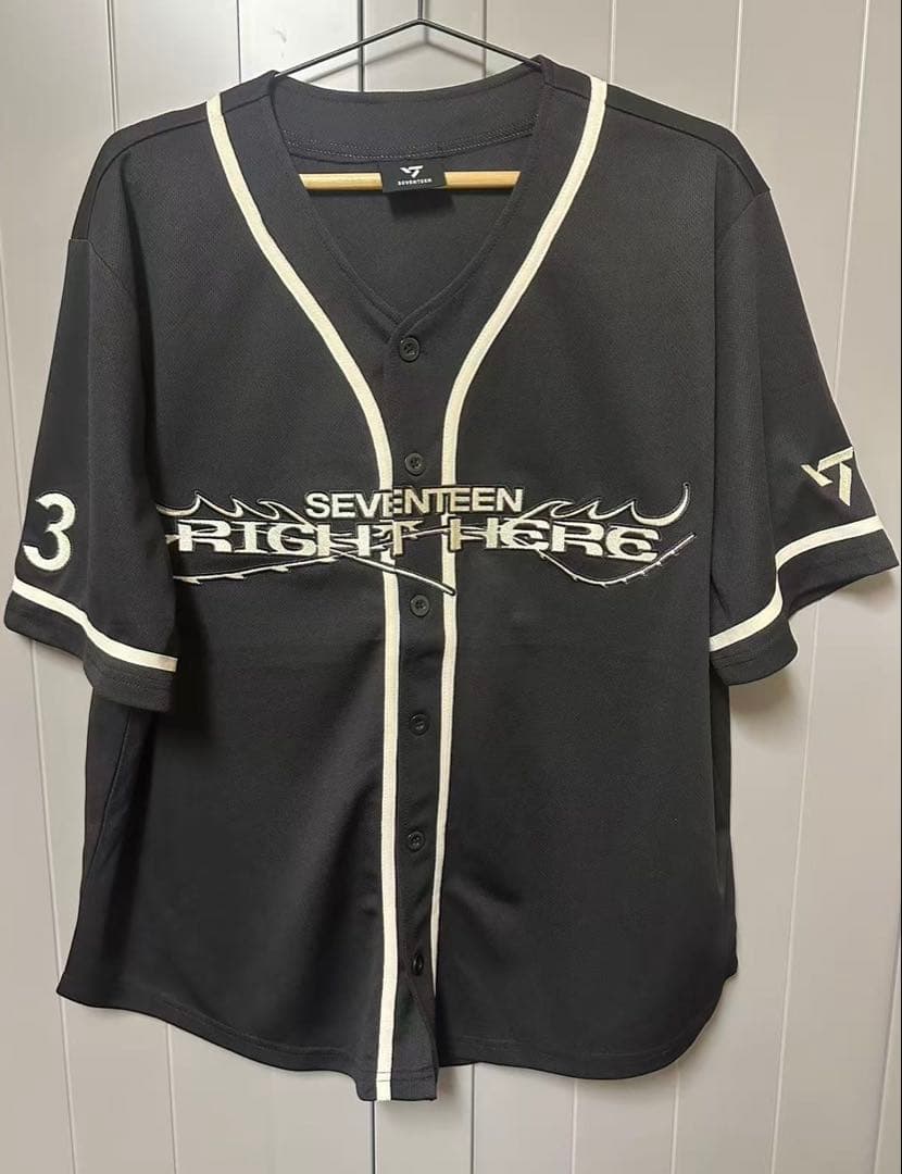 SEVENTEEN RIGHT HERE ディノ ユニフォームTシャツ