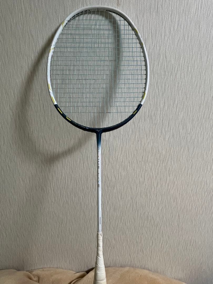 ミズノ　アルティウスライト　　バドミントンラケット