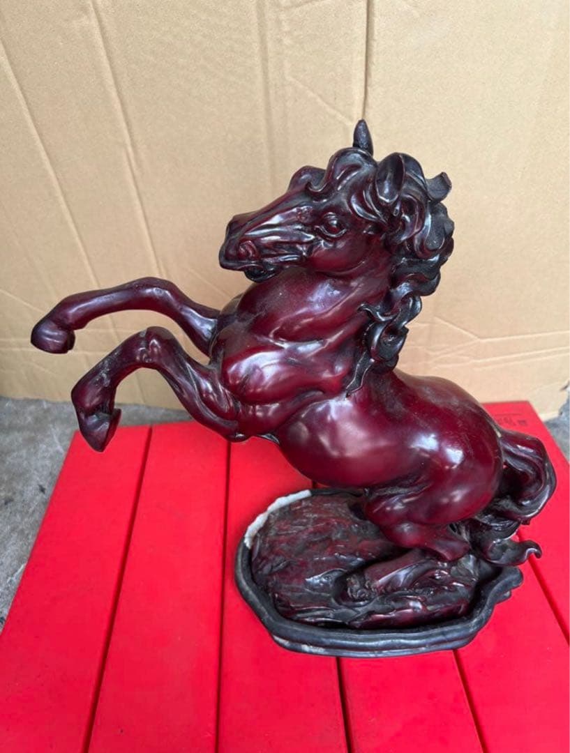 リアルな馬の彫刻