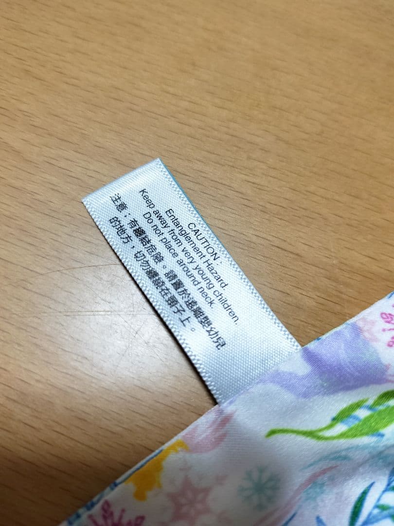 香港ディズニー限定　アナ雪　リボン　スカーフ　バッグチャーム