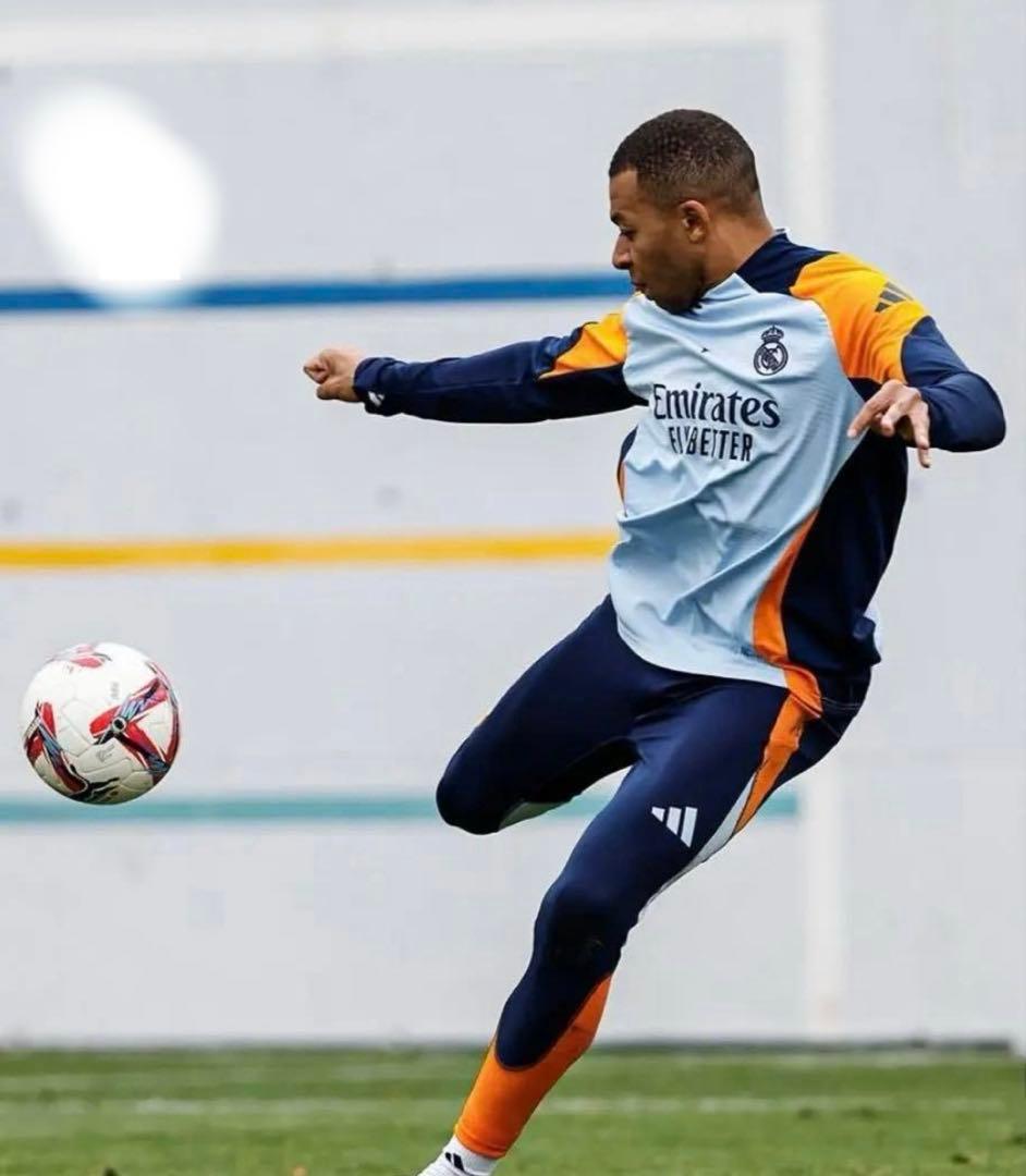 激レア レアルマドリード トレーニングウェア上下セット MBAPPE