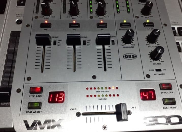 VMX 300 DJミキサーベリンガーミキサー稼働品