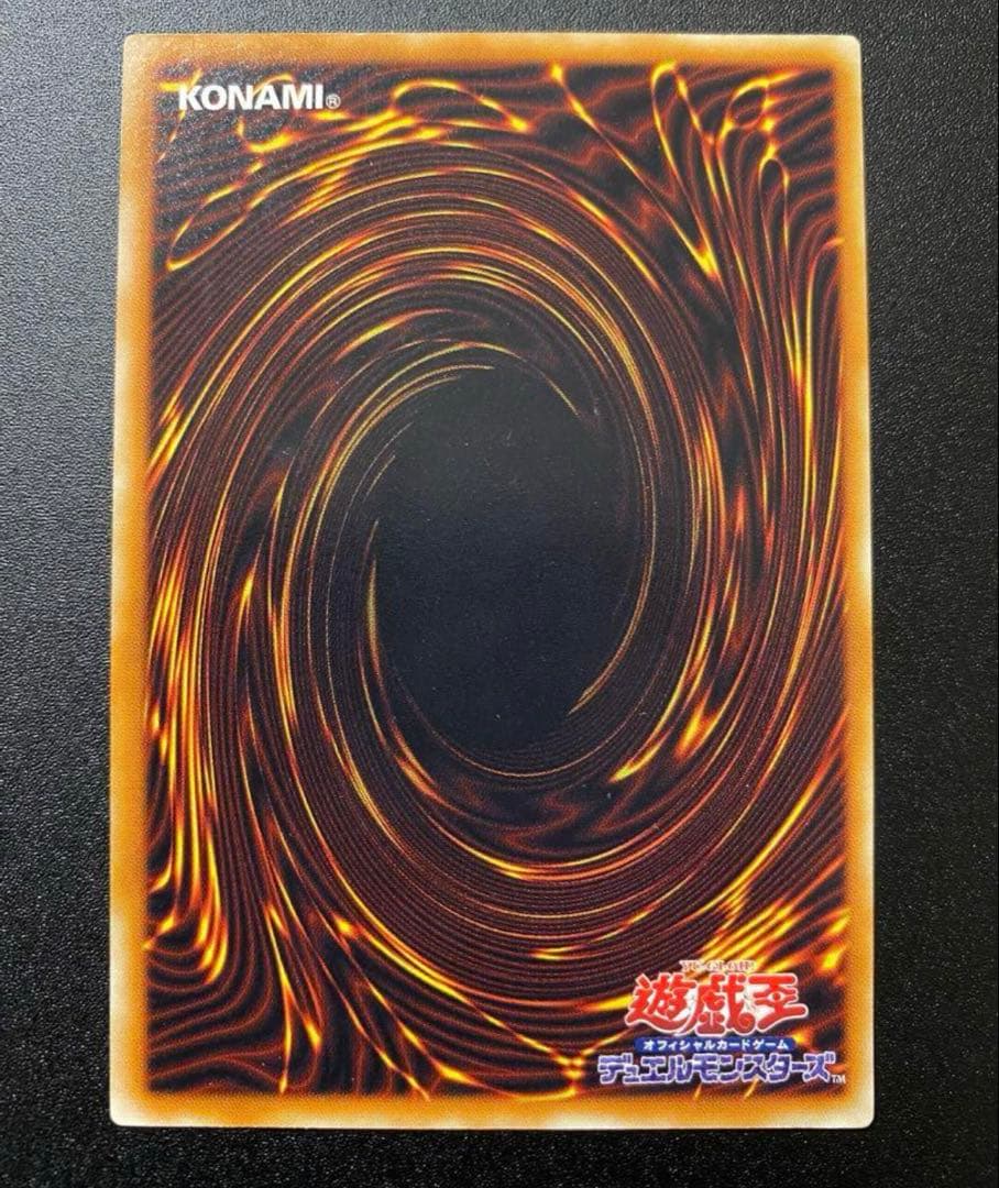 遊戯王　レリーフ　2枚セット　真紅眼の黒竜　ブラック・マジシャン　レッドアイズ