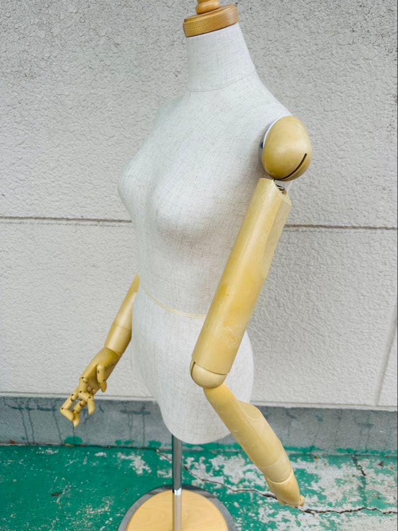 【リユース品】可動式アーム付きトルソー　レディース　マネキン