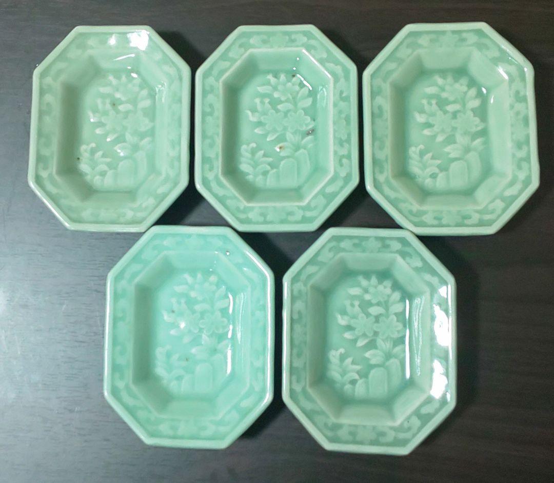世界三大青磁 三田青磁 江戸末期 陽刻草花文八角小皿五枚