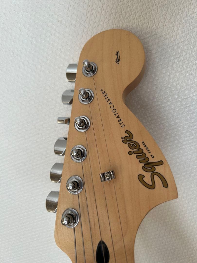 Squier Stratocaster ホワイト エレキギター