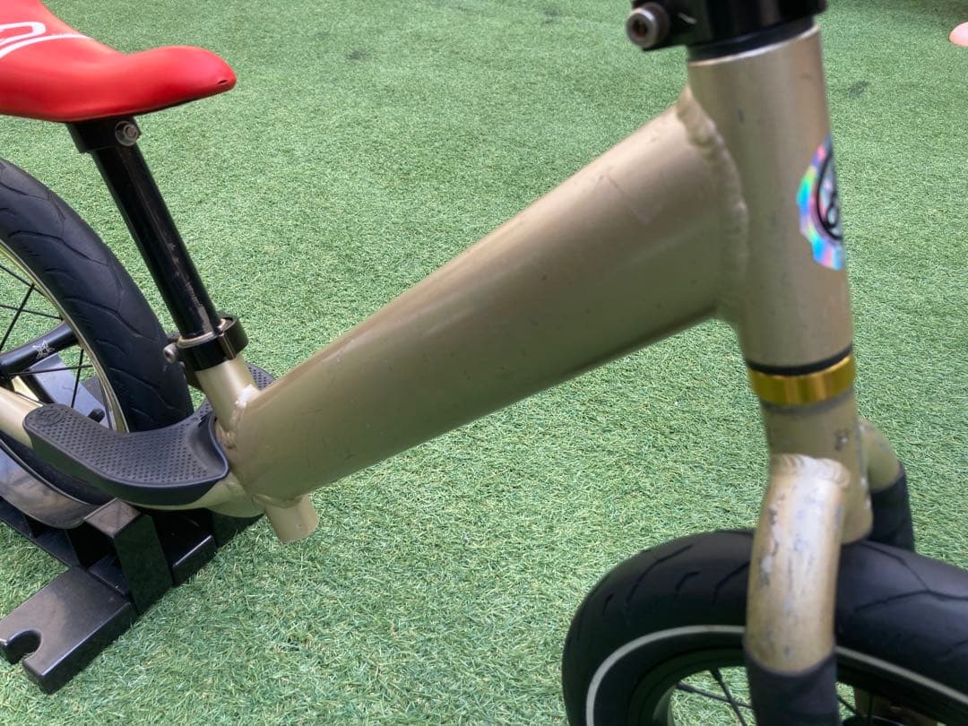 strider ストライダープロ　PRO限定ゴールド　 純正サドル、ハンドル付