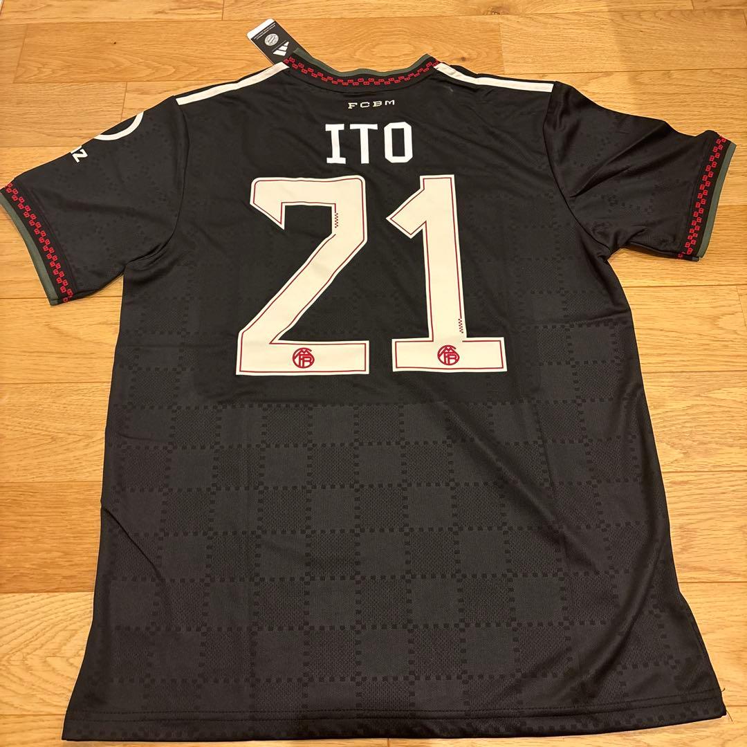 新品未使用タグ付きバイエルン25/26アウェイユニフォーム伊藤洋輝21 Lサイズ
