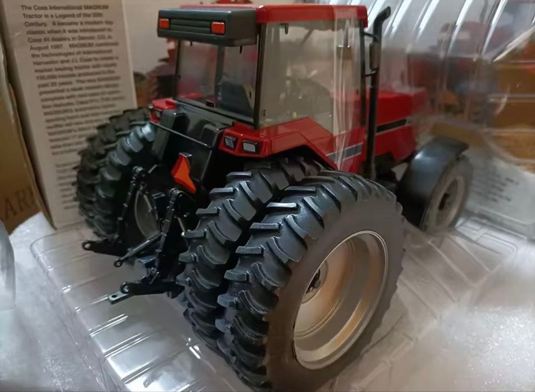 Case IH Magnum 7140 トラクター模型 1/16スケールモデル