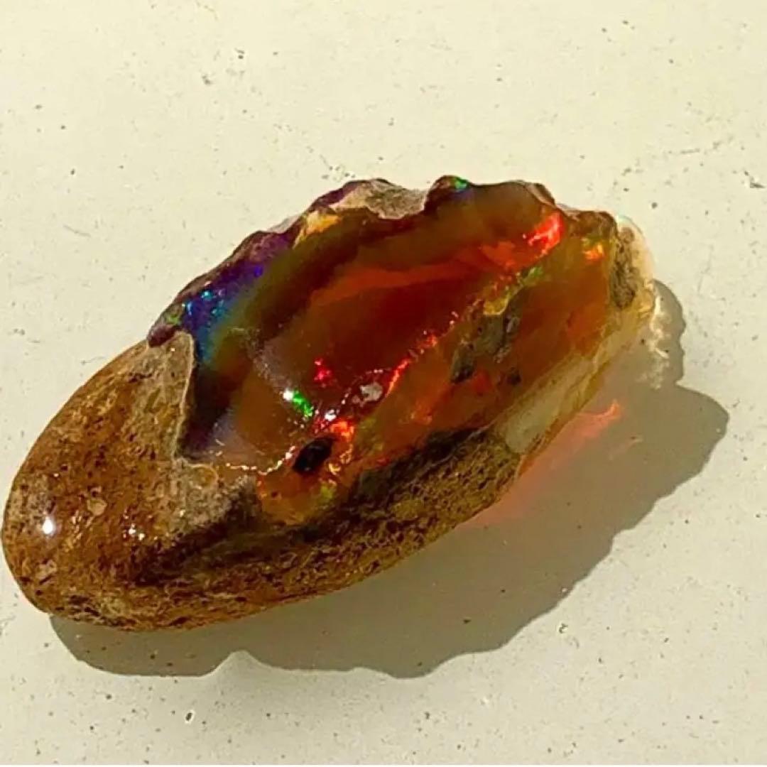 105ctストライプ模様の可愛いオパール原石/鉱物標本