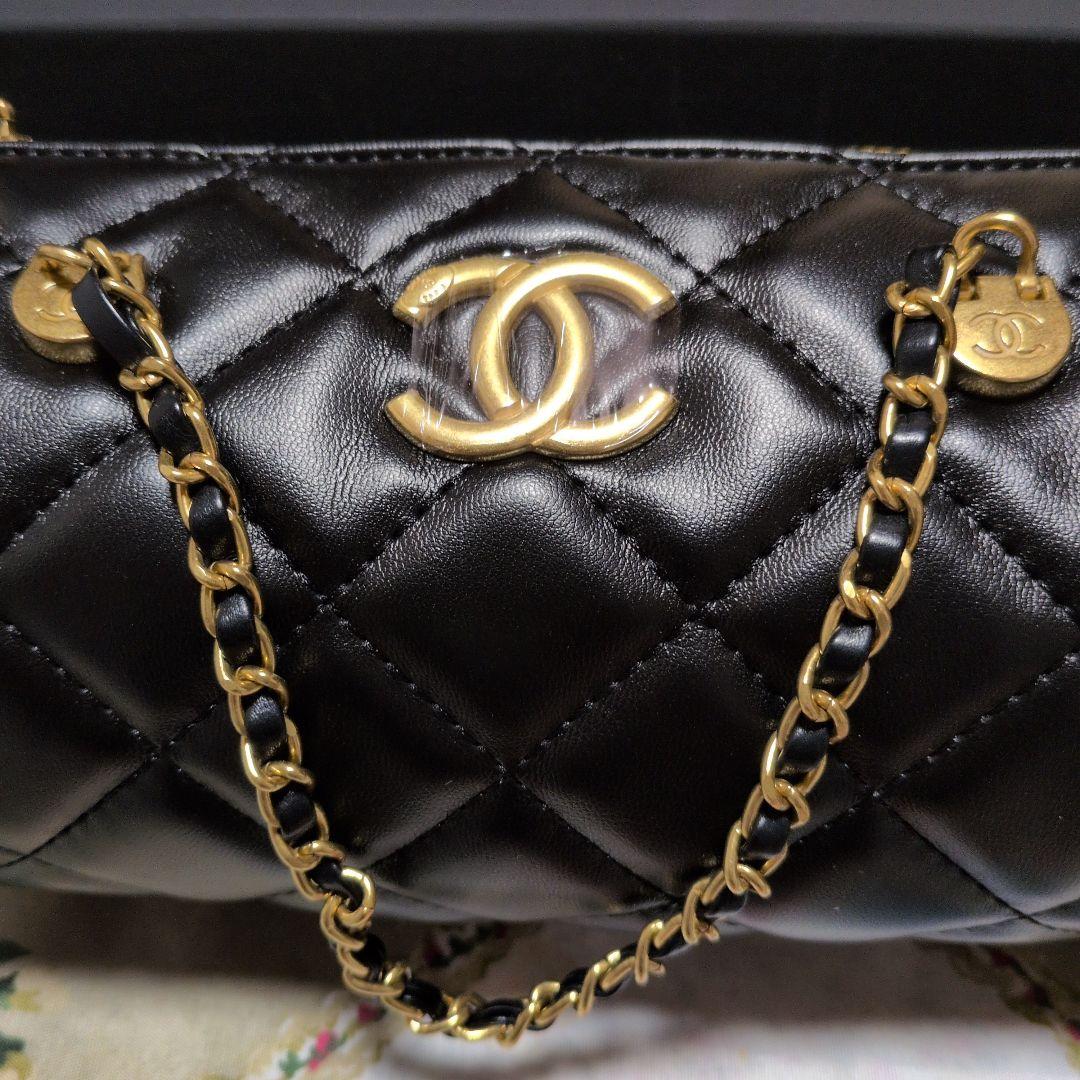 CHANEL 黒 レザー バッグ キルティングノベルティ
