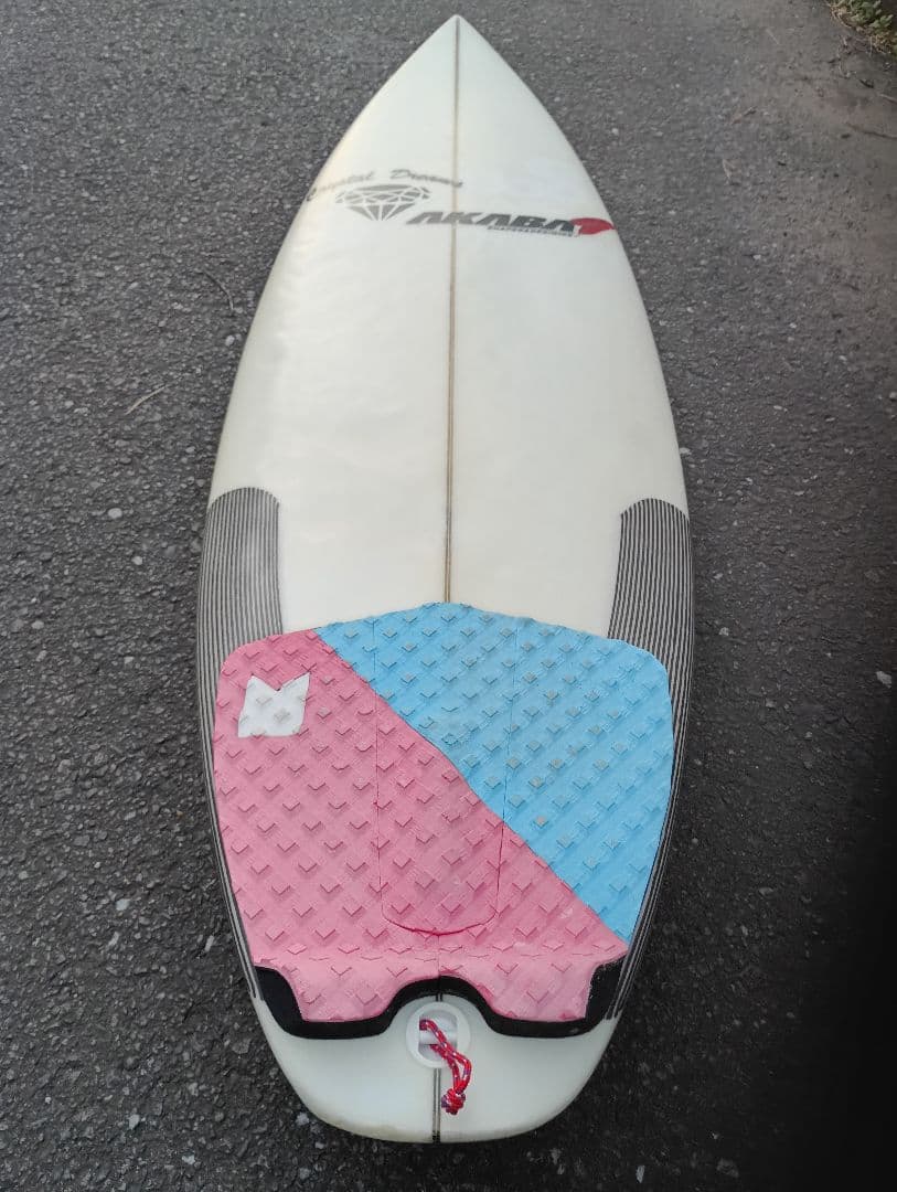 4.9AKABAサーフボード クリスタルドリ-ム フィン付き