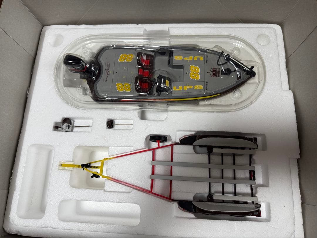 CASTAWAY 1/24スケール バスボート　ダイキャストモデル