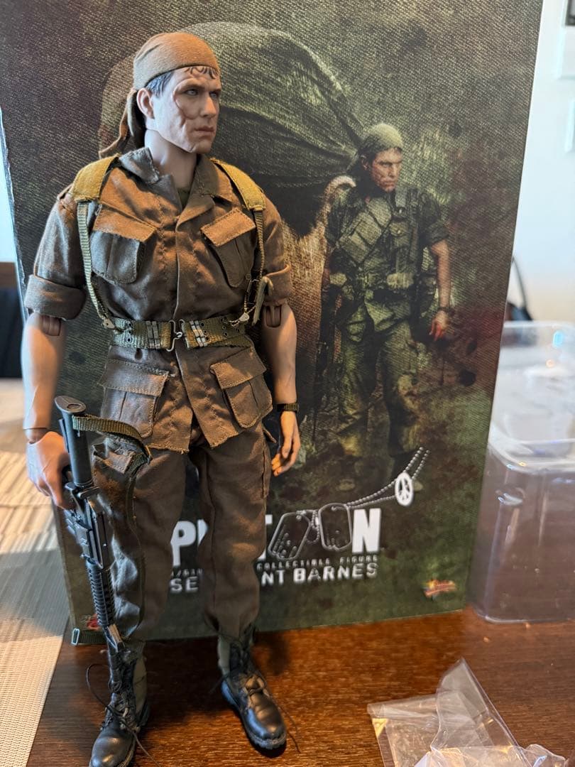 ミリタリー HOT TOYS Platoon Sergeant Barnes.