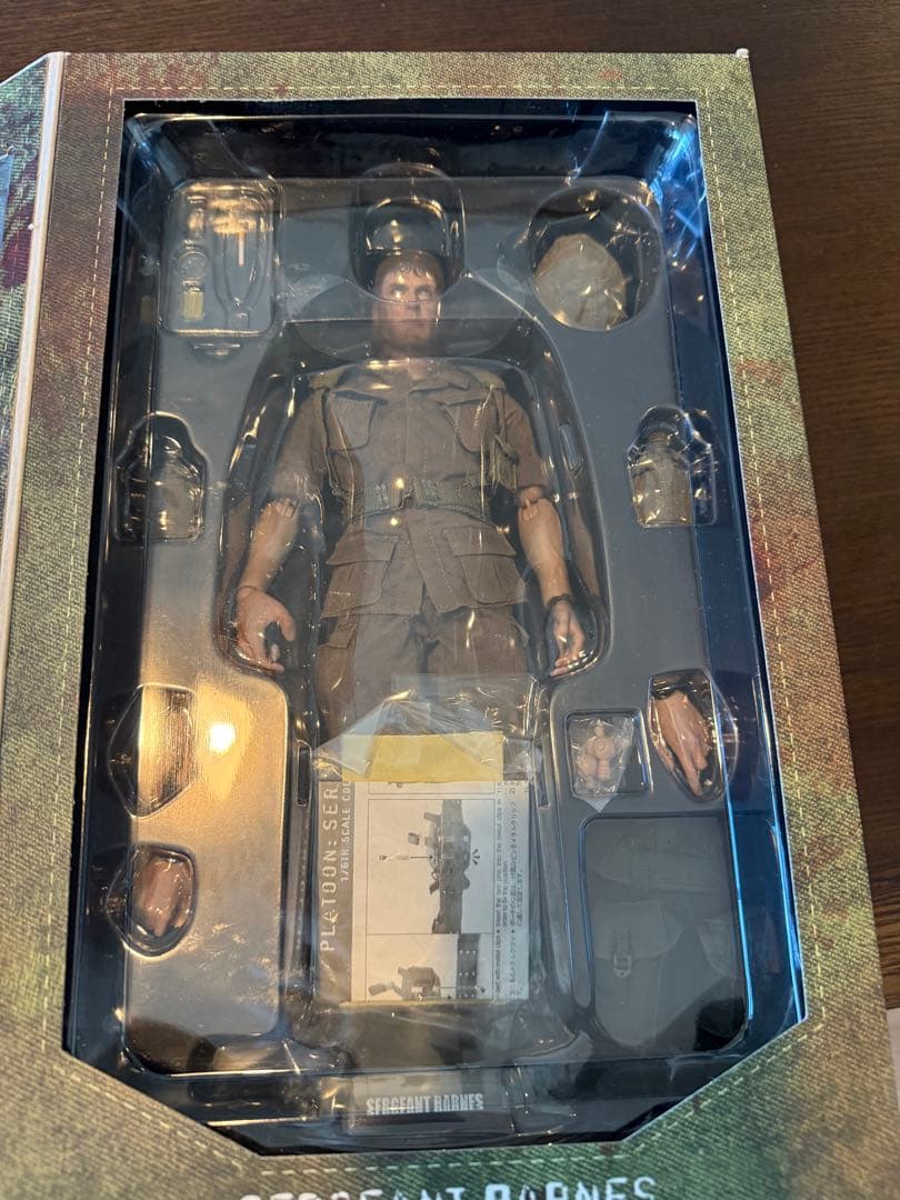 ミリタリー HOT TOYS Platoon Sergeant Barnes.