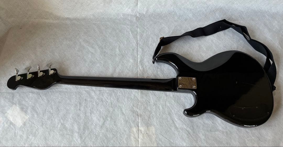 ヤマハBBVエレキベース ・ソフトケース・ストラップ・ケーブル付き